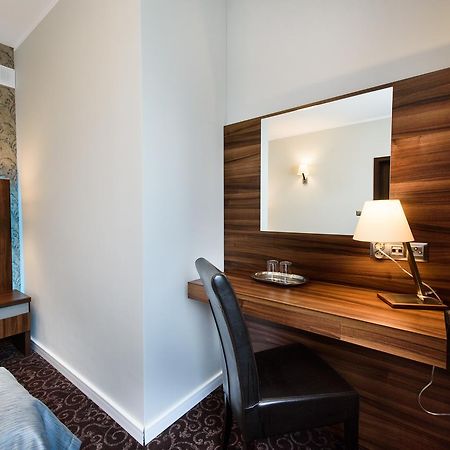 Hotel Nowy Dwor Trzebnica Kültér fotó
