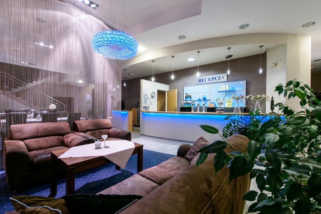 Hotel Nowy Dwor Trzebnica Kültér fotó