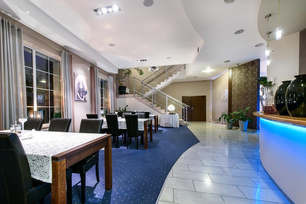 Hotel Nowy Dwor Trzebnica Kültér fotó