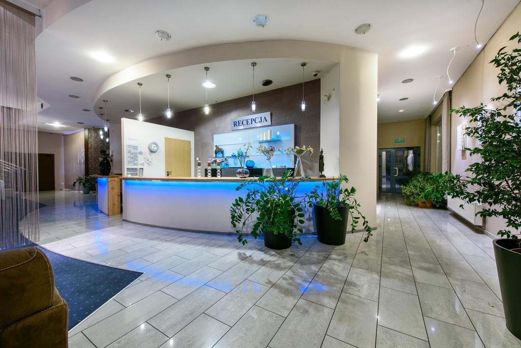 Hotel Nowy Dwor Trzebnica Kültér fotó