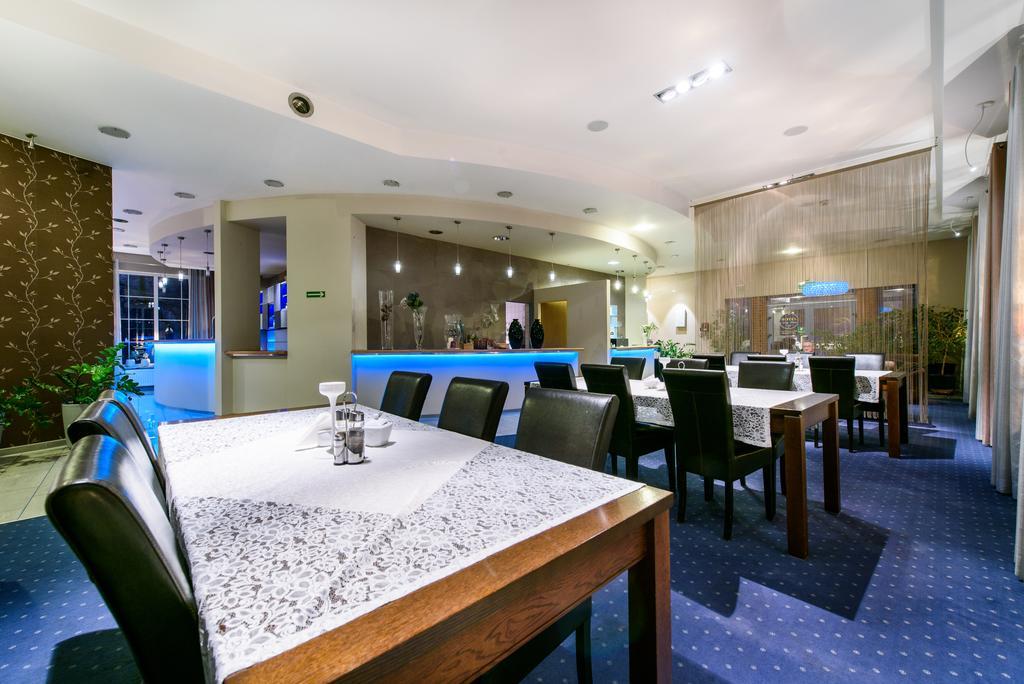 Hotel Nowy Dwor Trzebnica Kültér fotó