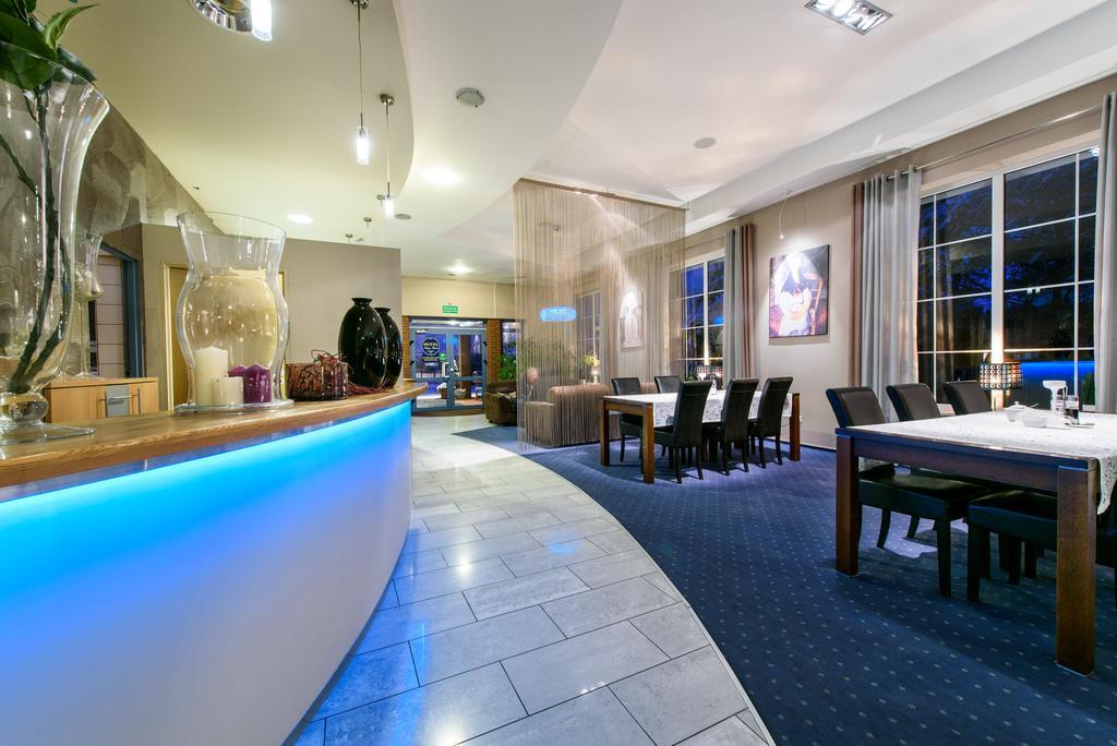 Hotel Nowy Dwor Trzebnica Kültér fotó