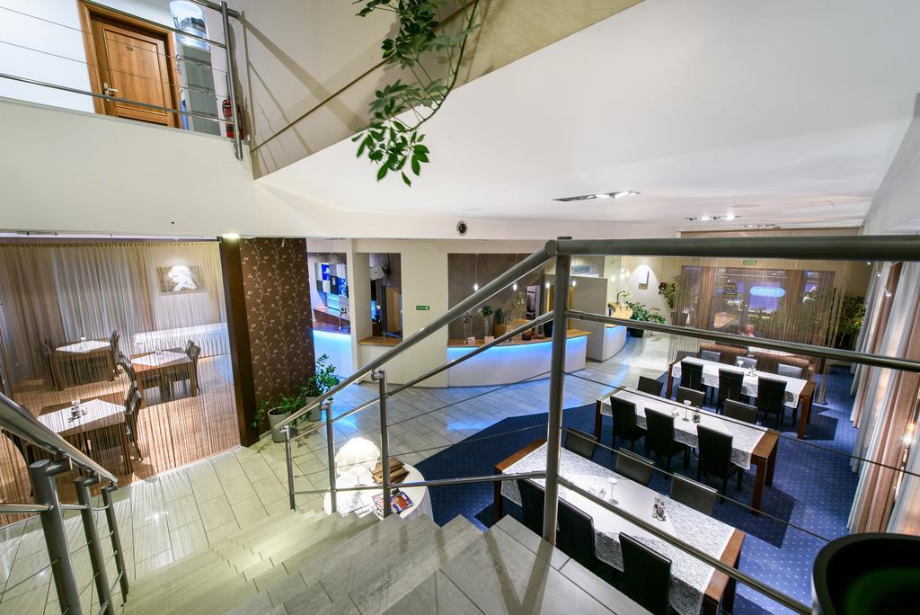 Hotel Nowy Dwor Trzebnica Kültér fotó