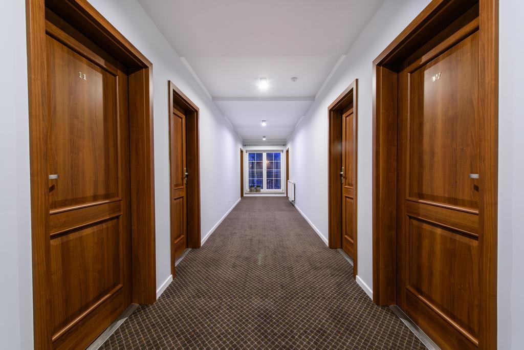 Hotel Nowy Dwor Trzebnica Kültér fotó