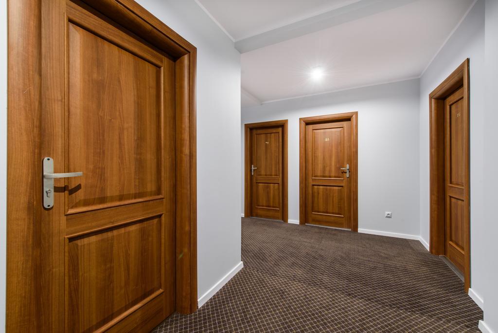 Hotel Nowy Dwor Trzebnica Kültér fotó