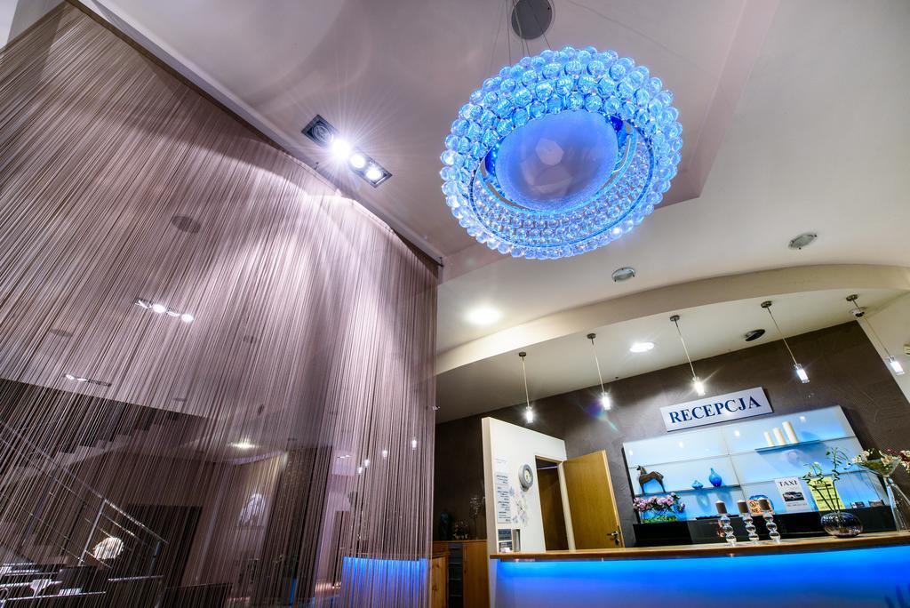 Hotel Nowy Dwor Trzebnica Kültér fotó