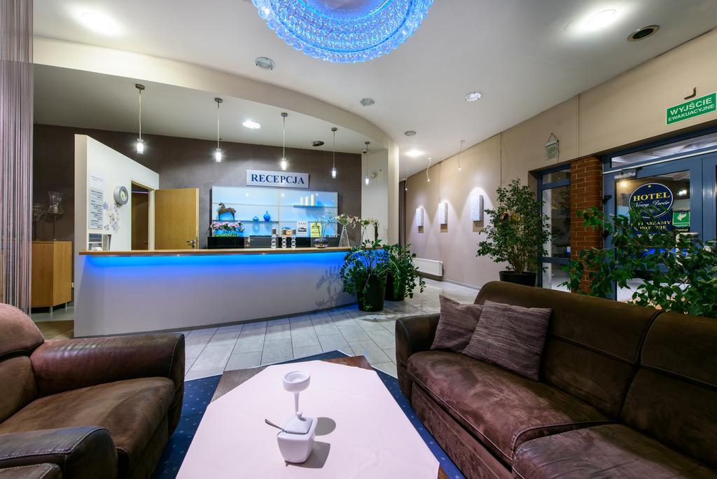 Hotel Nowy Dwor Trzebnica Kültér fotó