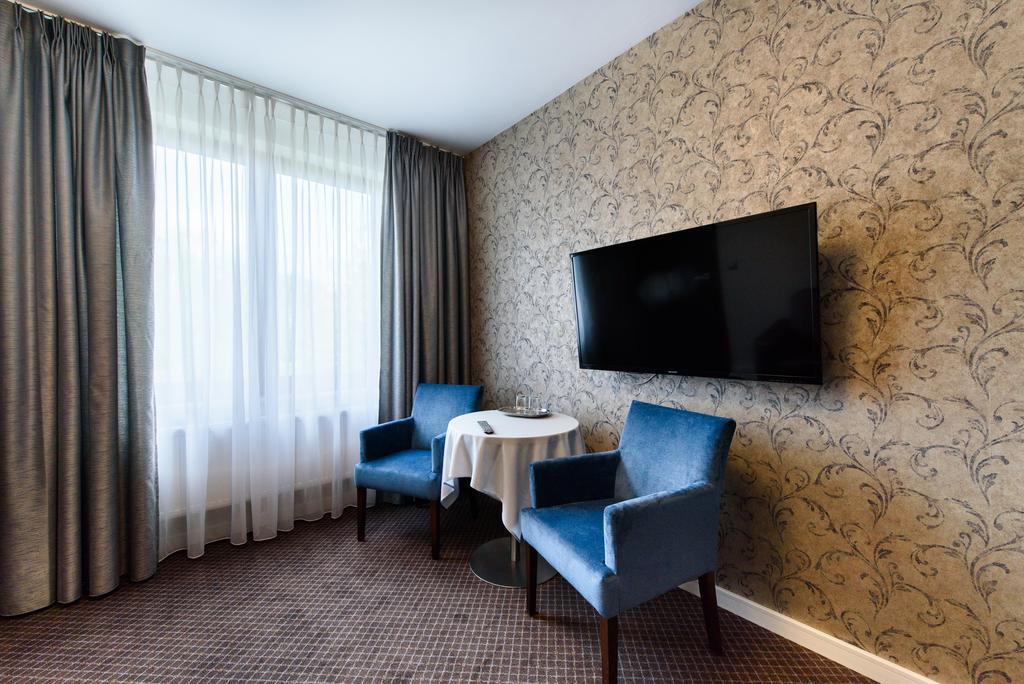 Hotel Nowy Dwor Trzebnica Kültér fotó