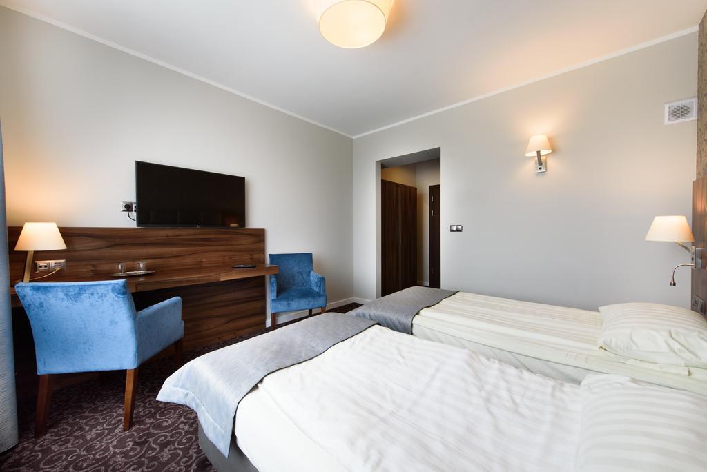 Hotel Nowy Dwor Trzebnica Kültér fotó