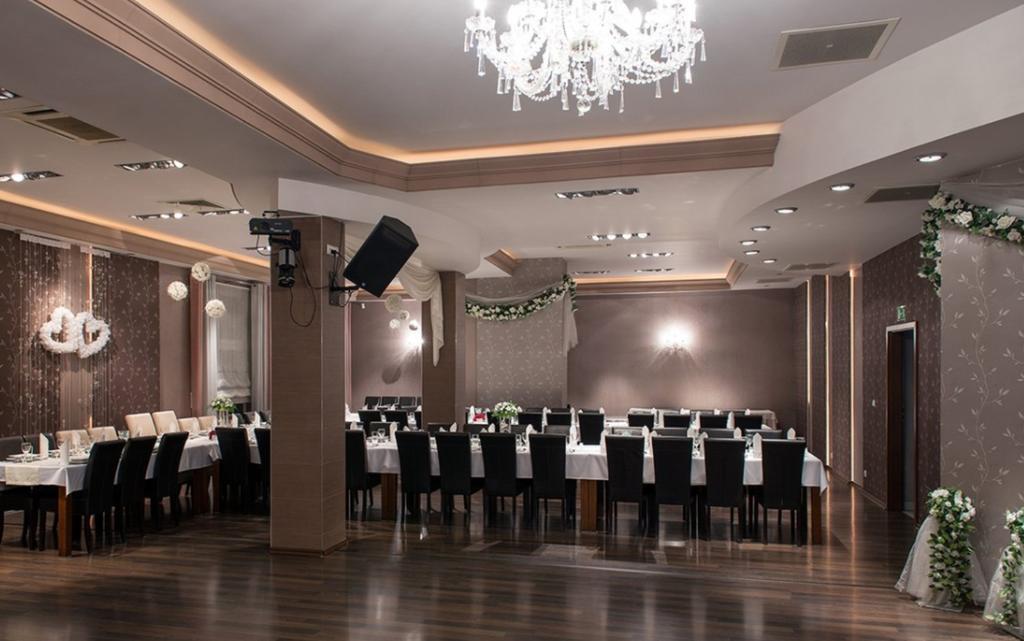 Hotel Nowy Dwor Trzebnica Kültér fotó