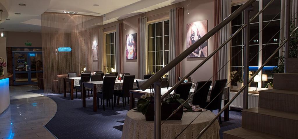 Hotel Nowy Dwor Trzebnica Kültér fotó