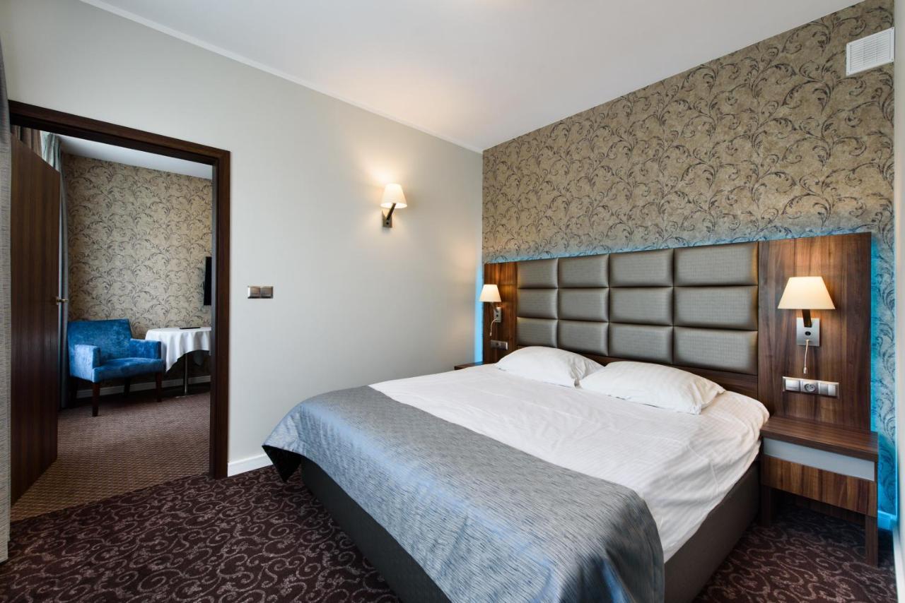 Hotel Nowy Dwor Trzebnica Kültér fotó