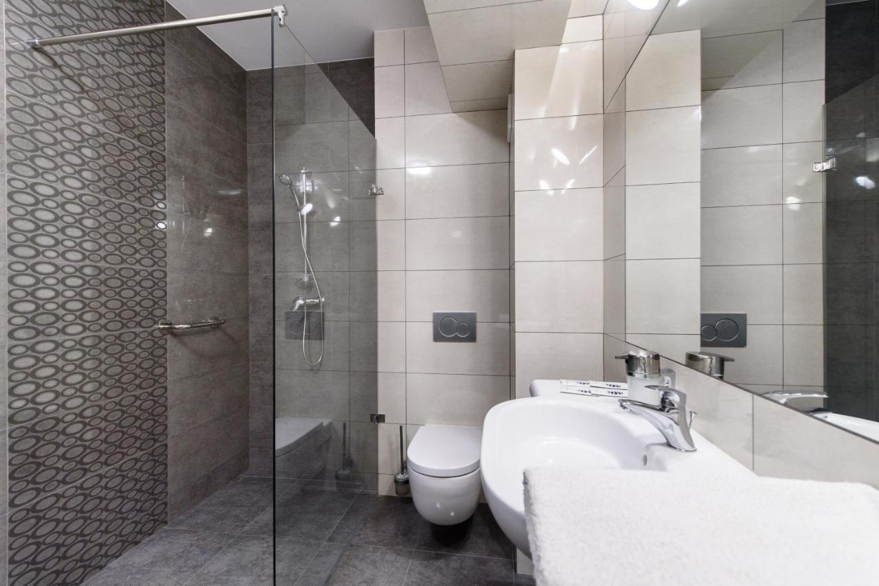 Hotel Nowy Dwor Trzebnica Kültér fotó