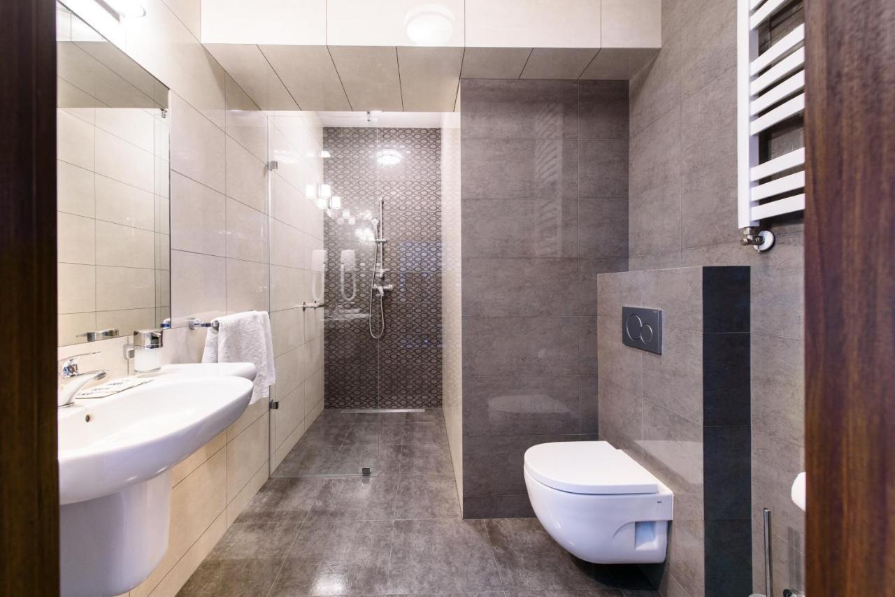 Hotel Nowy Dwor Trzebnica Kültér fotó
