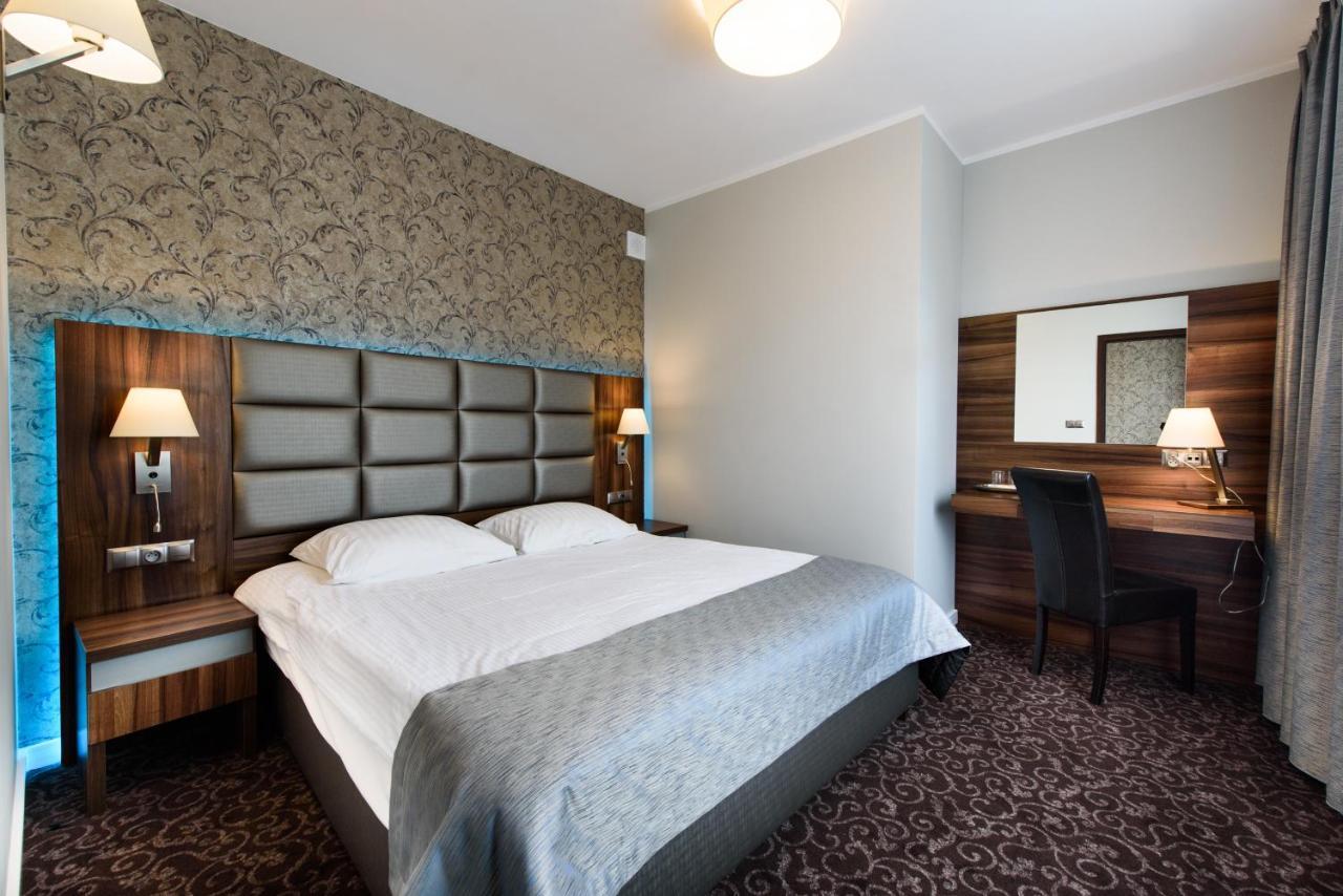 Hotel Nowy Dwor Trzebnica Kültér fotó