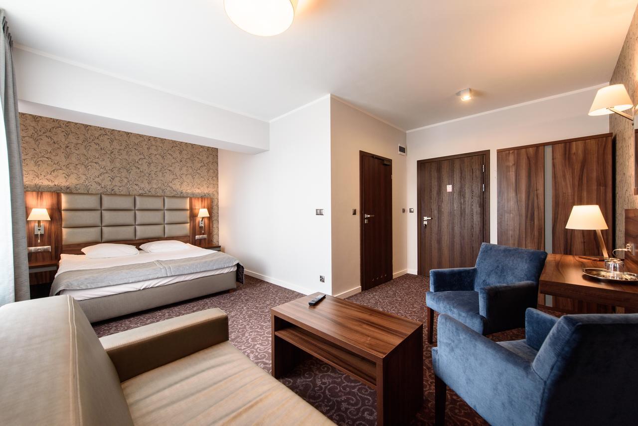 Hotel Nowy Dwor Trzebnica Kültér fotó