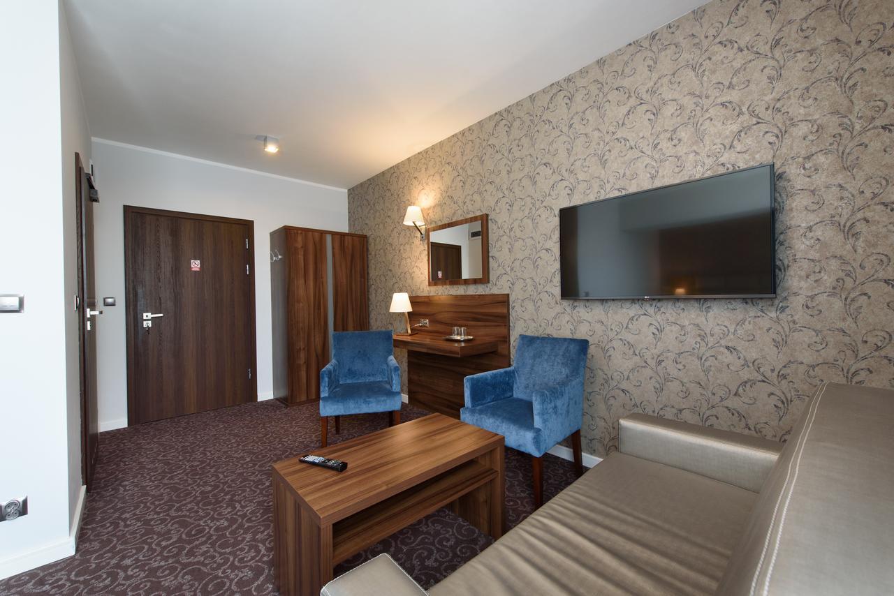 Hotel Nowy Dwor Trzebnica Kültér fotó