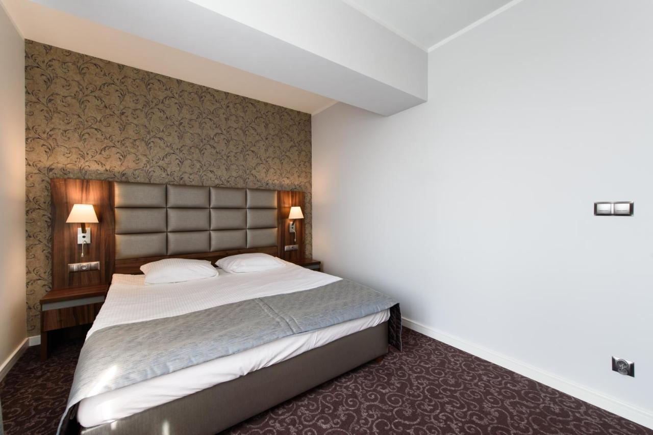 Hotel Nowy Dwor Trzebnica Kültér fotó